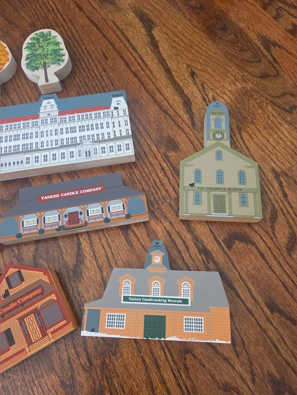 Cats Meow Wooden Holiday Village Building Set - Yankee Candle, Holiday. 20 Piece